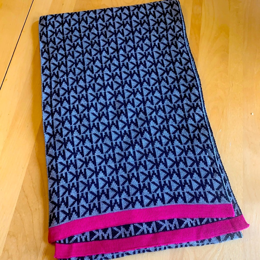Like new Michael Kors scarf